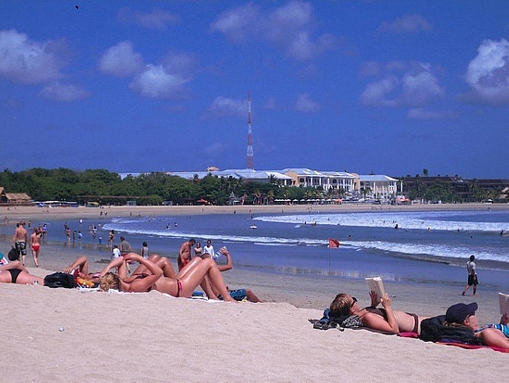 Angkul Angkul Beach Inn Kuta By Kamara Zewnętrze zdjęcie
